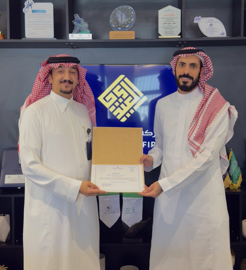 تشرَّفت شركة مصعب العيدي للمحاماة بزيارة سعادة د. وليد بن سليمان الرميخاني، رئيس قسم القانون بجامعة القصيم.  وتُعرِب الشركة عن بالغ امتنانها لهذه اللفتة الكريمة، مؤكدةً استمرارها في أداء رسال